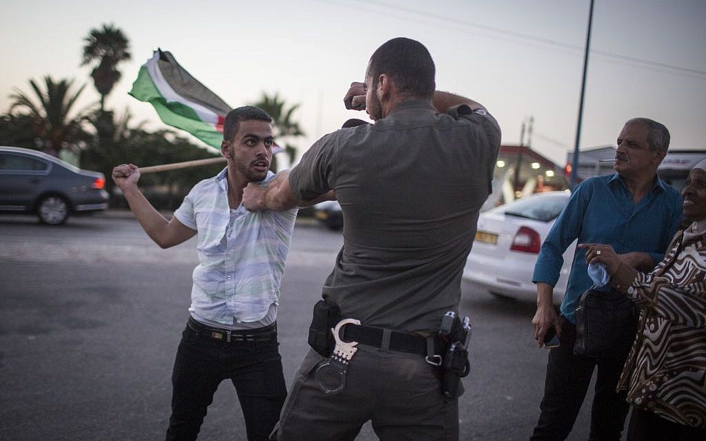 Palestinians protesters clash with Israeli police during a demonstration in Ashkelon on August 16, 2015.  (Hadas Parush/Flash90)