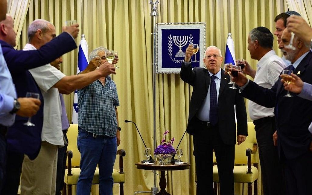 President Reuven Rivlin, center, meets with regional councils heads of West Bank settlements at the President's Residence, August 24, 2015. (Kobi Gideon/GPO)