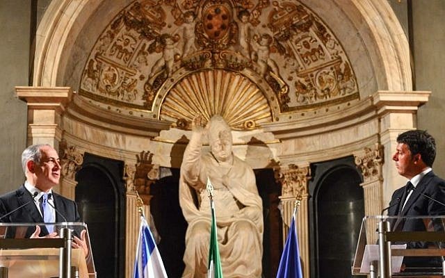 Italian Prime Minister, Matteo Renzi (R) seen with Prime Minister Benjamin Netanyahu during a joint press conference at Palazzo Vecchio in Florence, Italy on August 29, 2015. (Kobi Gideon / GPO)