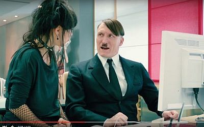 Hitler, played by German actor Oliver Masucci, tackles the Internet in the movie adaptation of the novel 'Er ist wieder da' (Look who's back). (YouTube/Constantin Film)