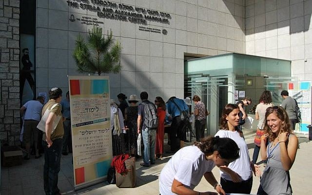Participants gather at Limmud Jerusalem in 2012. (Rocco Giansante)