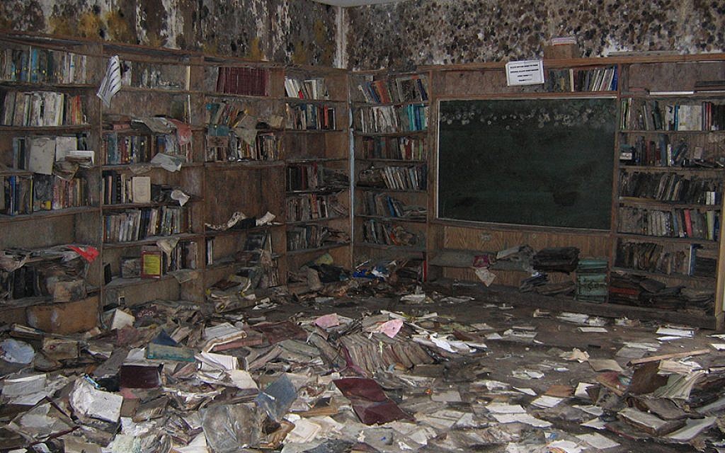 The library at Congregation Beth Israel was destroyed in Hurricane Katrina. (Adam Magnus)