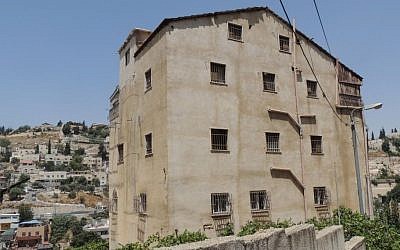 A building in the East Jerusalem neighborhood of Silwan that was taken over by Jews, who claim that it originally belonged to Jewish Yemenite immigrants (Peace Now) A building in the East Jerusalem neighborhood of Silwan that was taken over by Jews, who claim that it originally belonged to Jewish Yemenite immigrants (Peace Now)