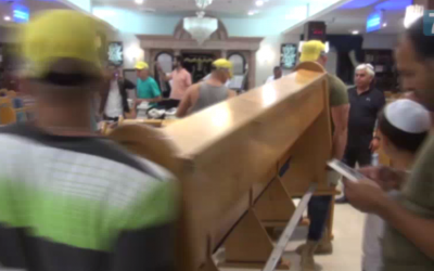 Benches are removed from Givat Ze'ev's Ayelet Hashahar synagogue, August 9, 2015 (Arutz 7 screenshot)