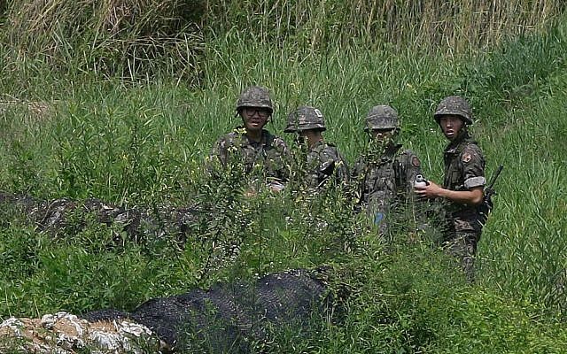 South Korean soldiers conduct a military exercise in Yeoncheon, south of the demilitarized zone that divides the two Koreas, South Korea, Sunday, Aug. 23, 2015. (AP Photo/Ahn Young-joon)