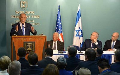 PM Netanyahu briefs Democratic congressmen in Jerusalem, August 9, 2015. Steny Hoyer is closest to Netanyahu. (Amos Ben Gershom/GPO)