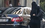 A woman believed to be supermodel Gisele Bundchen arrives at a Paris clinic dressed in a burqa for plastic surgery (YouTube screen capture)