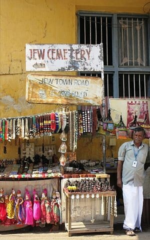 A wares seller in Cochin's Jew Town, February 2014 (courtesy: Talya Levin).
