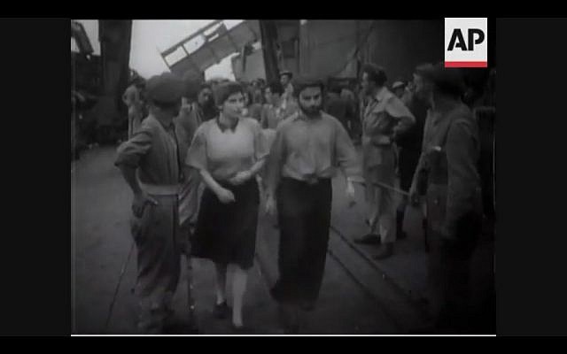 British troops transfer newly-arrived refugees onto ships heading back to Cyprus in 1946 (Screenshot of newsreel footage from YouTube)