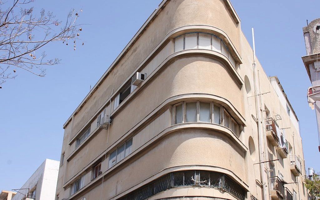 The Polishuk building, Nahalat Binyamin. Monstrosity?  (Shmuel Bar-Am)