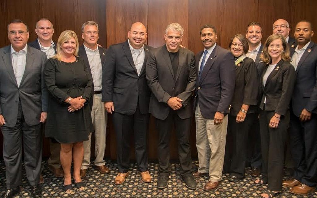 Yesh Atid leader Yair Lapid (6th from left) meeting with a bipartisan delegation of Ohio lawmakers, on Monday, August 31 2015. (Ryan Heilman)