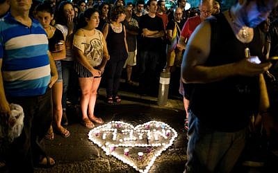 Israelis take part at a vigil in remembrance of Shira Banki at Zion Square in Jerusalem on August 2, 2015 (Yonatan Sindel/Flash90)