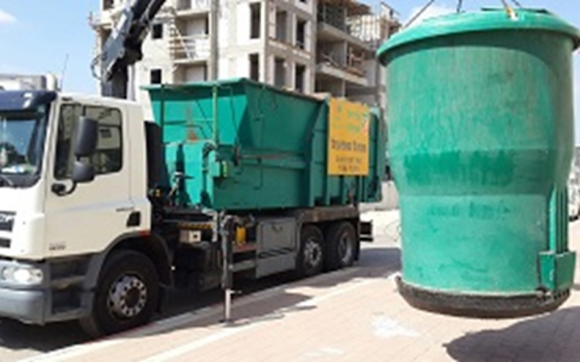 An Afula 'smart garbage can' (Afula Municipality)