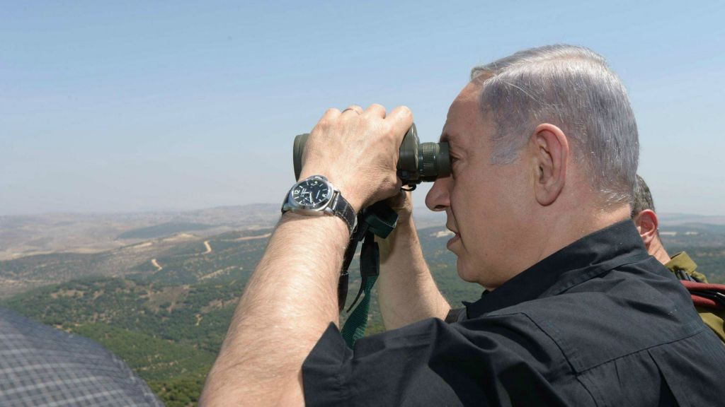 Prime Minister Benjamin Netanyahu on a tour of the northern border, August 18, 2015. (Amos Ben-Gershom/GPO) Prime Minister Benjamin Netanyahu on a tour of the northern border, August 18, 2015. (Amos Ben-Gershom/GPO)