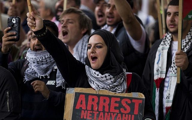 A pro-Palestinian demonstrator carrying a placard depicting Israeli Prime Minister Benjamin Netanyahu joins others during a protest outside the gates of Downing Street in London on September 9, 2015.(AFP PHOTO / JUSTIN TALLIS) A pro-Palestinian demonstrator carrying a placard depicting Israeli Prime Minister Benjamin Netanyahu joins others during a protest outside the gates of Downing Street in London on September 9, 2015.(AFP PHOTO / JUSTIN TALLIS)