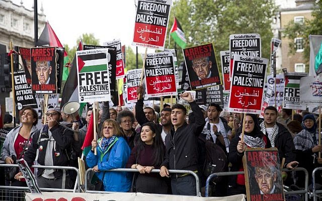 Pro-Palestinian demonstrators shout slogans as they gather to a protest outside the gates of Downing Street in London on September 9, 2015 opposing a planned visit of Israeli Prime Minister Benjamin Netanyahu. (AFP PHOTO / JUSTIN TALLIS) Pro-Palestinian demonstrators shout slogans as they gather to a protest outside the gates of Downing Street in London on September 9, 2015 opposing a planned visit of Israeli Prime Minister Benjamin Netanyahu. (AFP PHOTO / JUSTIN TALLIS)