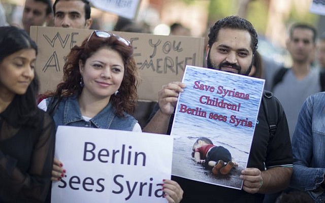 Participants at a pro-migrant demonstration in Berlin on September 12, 2015. (AFP PHOTO / AXEL SCHMIDT) Participants at a pro-migrant demonstration in Berlin on September 12, 2015. (AFP PHOTO / AXEL SCHMIDT)