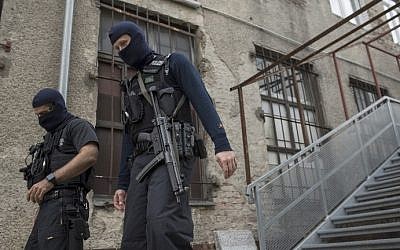 German police officers walk outside an association linked to a mosque in Berlin's central Tempelhof-Schoeneberg district, where police conducts a raid targeting individuals suspected of recruiting fighters for the Islamic State group in Syria, on September 22, 2015. (Odd Andersen/AFP)