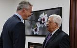 Mahmoud Abbas, right, meeting with French politician Bruno Lemaire in Ramallah on September 5, 2015. (AFP/ABBAS MOMANI)