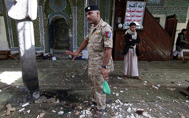 Yemeni Huthi rebels check the Balili mosque in the capital Sanaa, following an explosion on September 24, 2015, the first day of Eid al-Adha, the Feast of the Sacrifice. (Photo: AFP Photo / Mohammed Huwais) Yemeni Huthi rebels check the Balili mosque in the capital Sanaa, following an explosion on September 24, 2015, the first day of Eid al-Adha, the Feast of the Sacrifice. (Photo: AFP Photo / Mohammed Huwais)