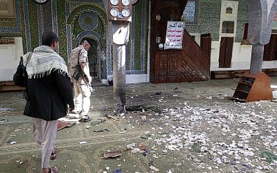 Yemeni Huthi rebels check the Balili mosque in the capital Sanaa, following an explosion on September 24, 2015, the first day of Eid al-Adha, the Feast of the Sacrifice. (Photo: AFP Photo / Mohammed Huwais) Yemeni Huthi rebels check the Balili mosque in the capital Sanaa, following an explosion on September 24, 2015, the first day of Eid al-Adha, the Feast of the Sacrifice. (Photo: AFP Photo / Mohammed Huwais)