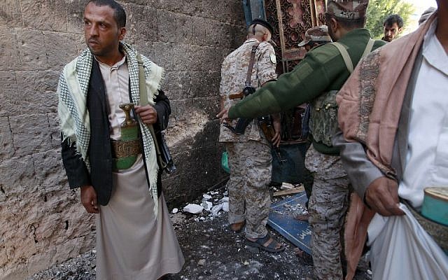 Yemeni Huthi rebels check the Balili mosque in the capital Sanaa, following an explosion on September 24, 2015, the first day of Eid al-Adha, the Feast of the Sacrifice. (Photo: AFP Photo / Mohammed Huwais) Yemeni Huthi rebels check the Balili mosque in the capital Sanaa, following an explosion on September 24, 2015, the first day of Eid al-Adha, the Feast of the Sacrifice. (Photo: AFP Photo / Mohammed Huwais)