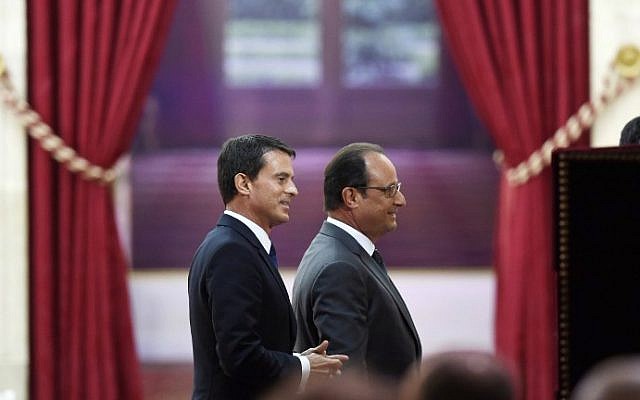 French president Francois Hollande (R) and French Prime Minister Manuel Valls (L) leave a bi-annual press conference on September 7, 2015 at the Elysee presidential palace Paris. (AFP Photo/Alain Jocard) French president Francois Hollande (R) and French Prime Minister Manuel Valls (L) leave a bi-annual press conference on September 7, 2015 at the Elysee presidential palace Paris. (AFP Photo/Alain Jocard)