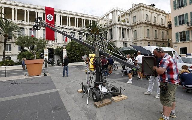 A crew member operates a camera crane during the filming of 'Le sac de billes,' in Nice, southeastern France, September 29, 2015. (AFP/VALERY HACHE)