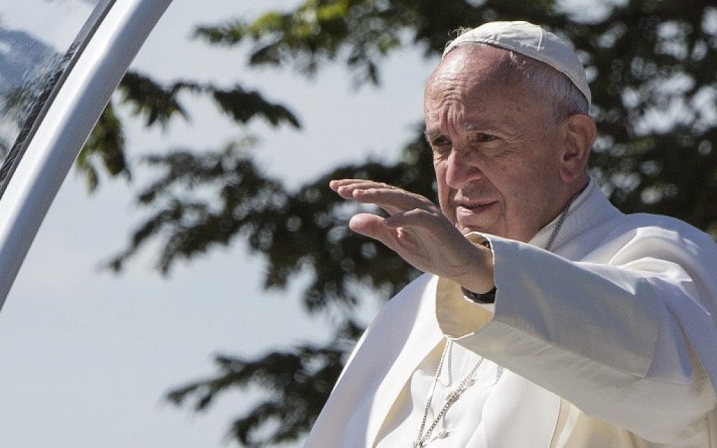 Pope Francis waves to people near the White House as he is driven around in his Popemobile on Constitution Avenue, on the second day of his 3-day trip to Washington, DC, September 23, 2015. (AFP/Paul J. Richards)