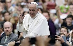 Pope Francis acknowledges faithful as he parades on his way to celebrate Mass on September 27, 2015, in Philadelphia. (AP Photo/Matt Rourke, Pool)
