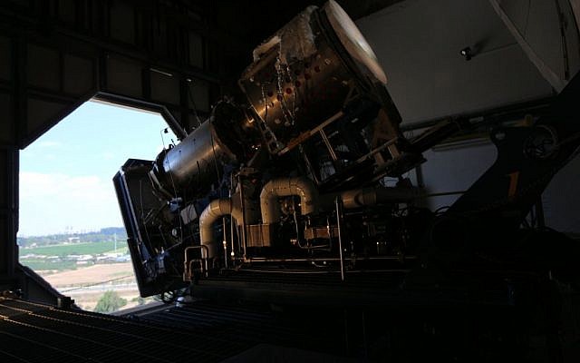 One of two prototypes of the machine that converts heat and carbon dioxide into oxygen and fuel. (Courtesy) One of two prototypes of the machine that converts heat and carbon dioxide into oxygen and fuel. (Courtesy)