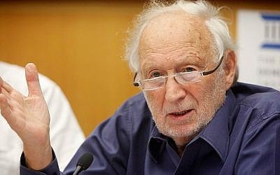 The late Mishael Cheshin, who served in the Supreme Court of Israel from 1992 to 2006, seen participating in a discussion at the Israel Democracy Institute in Jerusalem. October 17, 2012. (Miriam Alster/Flash90)