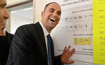 Lod Mayor Yair Revivo seen voting at a polling station in the mixed Jewish-Arab city of Lod during the 2013 municipal elections. (Yossi Zeliger/FLASH90)