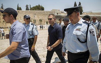 Public Security Minister Gilad Erdan visits the Western Wall and the Temple Mount in Jerusalem's Old City on July 31, 2015. (Yonatan Sindel/Flash90)