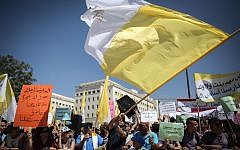 Thousands of Christian students, teachers, and education workers, protested in front of the Prime Minister's Office in Jerusalem, September 6, 2015. (Flash90)
