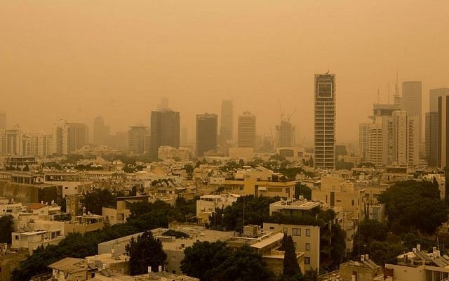 Climate change likely to bring more dust storms, earlier in the year, expert says 1