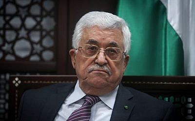 Palestinian Authority president Mahmoud Abbas meets with a delegation of Muslim and Christian clerics from Jerusalem, September 16, 2015, in the West Bank city of Ramallah (Flash90)