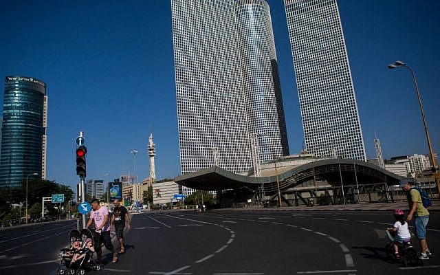 Israelis walk and ride their bicycles along the empty Ayalon highway in Tel Aviv, on Yom Kippur on September 23 2015. (Miriam Alster/Flash 90)