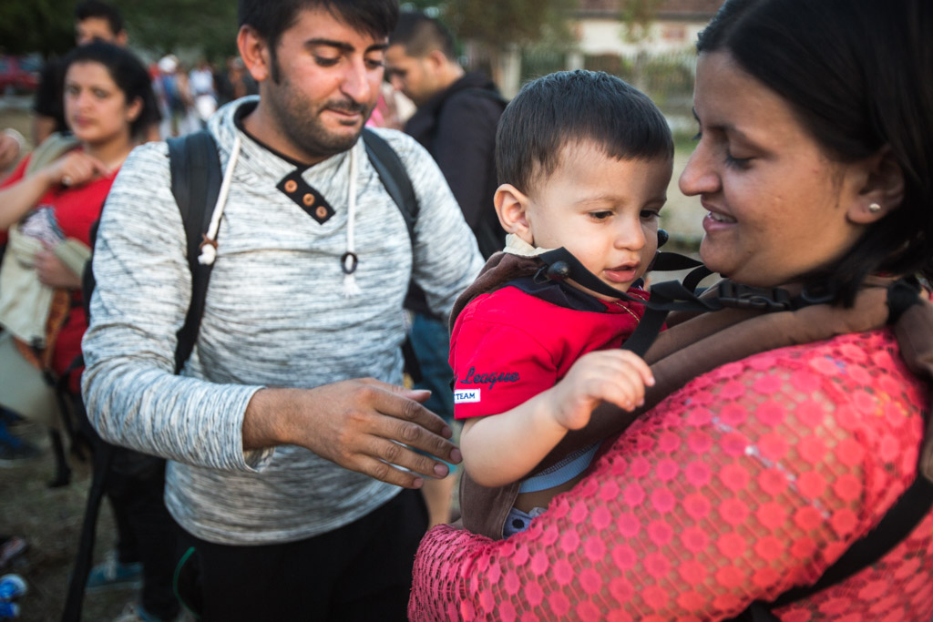 IsraAID volunteers deliver baby slings to Syrian and Afghan refugees on the Hungarian-Serbian border, September 15, 2015. (Photo: IsraAID) IsraAID volunteers deliver baby slings to Syrian and Afghan refugees on the Hungarian-Serbian border, September 15, 2015. (Photo: IsraAID)