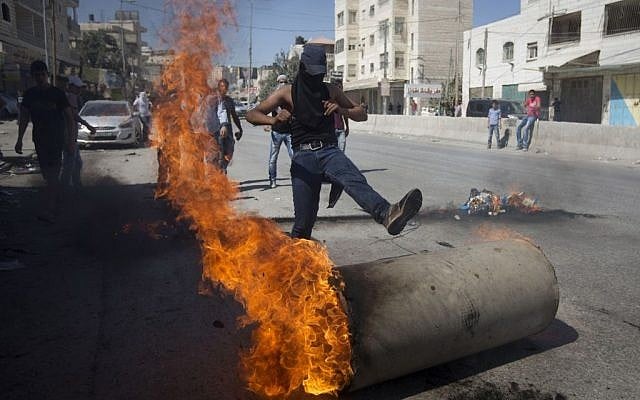Palestinians clash with Israeli troops at Qalandia checkpoint between Jerusalem and the West Bank city of Ramallah, Friday, Sept. 18, 2015. (AP Photo/Majdi Mohammed) Palestinians clash with Israeli troops at Qalandia checkpoint between Jerusalem and the West Bank city of Ramallah, Friday, Sept. 18, 2015. (AP Photo/Majdi Mohammed)