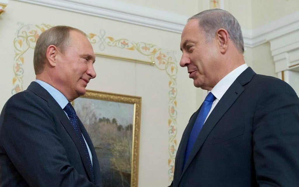 Russian President Vladimir Putin shakes hands with Prime Minister Benjamin Netanyahu, right, during their meeting in the Novo-Ogaryovo residence, outside Moscow, Russia, Monday, Sept. 21, 2015. (AP Photo/Ivan Sekretarev, Pool)