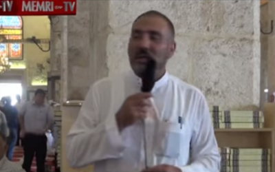Sheikh Muhammad Ayed delivers a speech at Jerusalem's al-Aqsa Mosque (screen capture: YouTube, MEMRI-TV)
