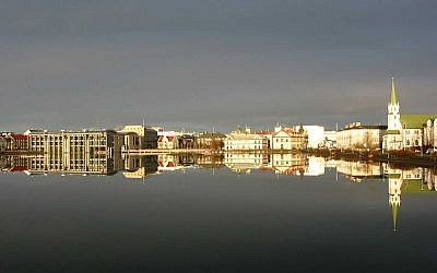 View of Reykjavik, with city hall at far left (CC BY-SA Maksim, Wikimedia Commons)