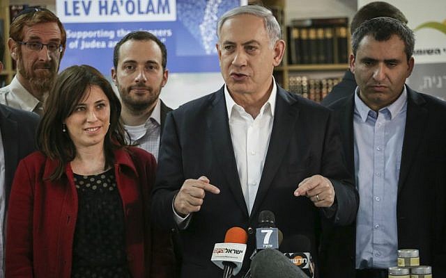 bibielkinhoto Prime Minister Benjamin Netanyahu, MKs Tzipi Hotovely (L) and Zeev Elkin (R ) during a tour of the "Lev HaOlam" organization, in Jerusalem on February 3, 2015. The organization promotes the export and sale of products from Jewish settlements in the West Bank, aiming to fight a boycott of Israeli settlement products. (Hadas Parush/Flash90)