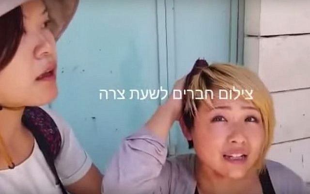 A Japanse tourist injured in a rock throwing attack in Hebron on September 29, 2015. (screen shot: YouTube via Haverim L'shaat Tzara) A Japanse tourist injured in a rock throwing attack in Hebron on September 29, 2015. (screen shot: YouTube via Haverim L'shaat Tzara)