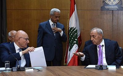 Lebanese Prime Minister Tamam Salam (L) speaks with Parliament Speaker Nabih Berri during in a new round of national dialogue at the parliament building in downtown Beirut on September 9, 2015. (AFP/STR)
