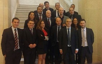 Israeli diplomatic correspondents meet with Senator John McCain in Washington, DC, August 2015(Courtesy)