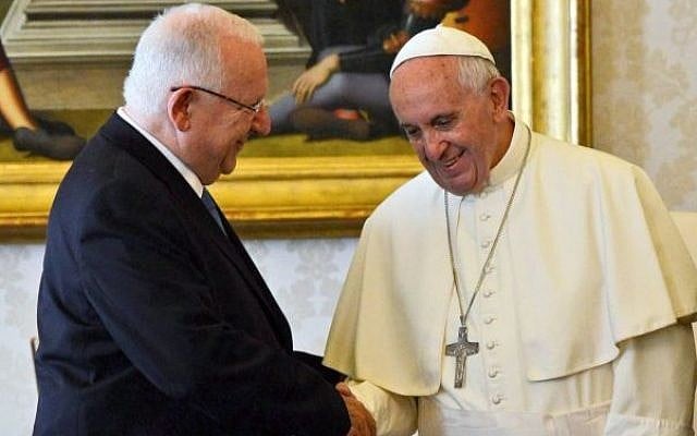 President Reuven Rivlin meeting Pope Francis at the Vatican, September 3, 2015. (Haim Zach/GPO) President Reuven Rivlin meeting Pope Francis at the Vatican, September 3, 2015. (Haim Zach/GPO)