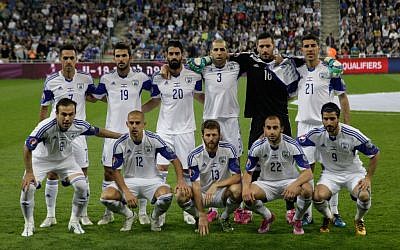 The Israeli national team players during the Euro 2016 qualifying football match between Israel and Wales at the Sammy Ofer Stadium in Haifa, on March 28, 2015. (Flash90) The Israeli national team players during the Euro 2016 qualifying football match between Israel and Wales at the Sammy Ofer Stadium in Haifa, on March 28, 2015. (Flash90)