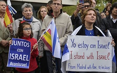 Supporters hold signs reading 'Together with Israel' at a rally called by the Federation of Jewish Communities in Spain (FCJE) and the Jewish Community of Madrid, in front of the Israeli embassy in Madrid on October 18, 2015. (AFP PHOTO/PEDRO ARMESTRE) Supporters hold signs reading 'Together with Israel' at a rally called by the Federation of Jewish Communities in Spain (FCJE) and the Jewish Community of Madrid, in front of the Israeli embassy in Madrid on October 18, 2015. (AFP PHOTO/PEDRO ARMESTRE)